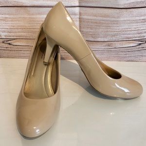 Nude Patent Leather Pumps! Size 9.5W